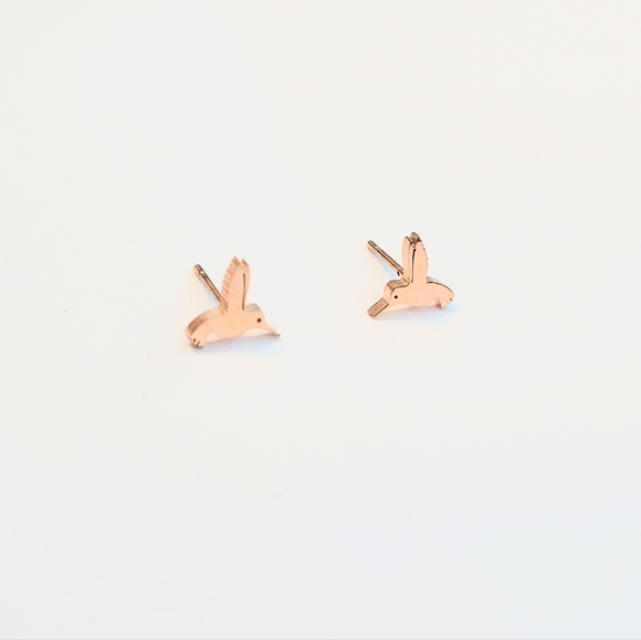 Set of beautiful gold color stainless steel hummingbird earrings - Picture 5 of 5